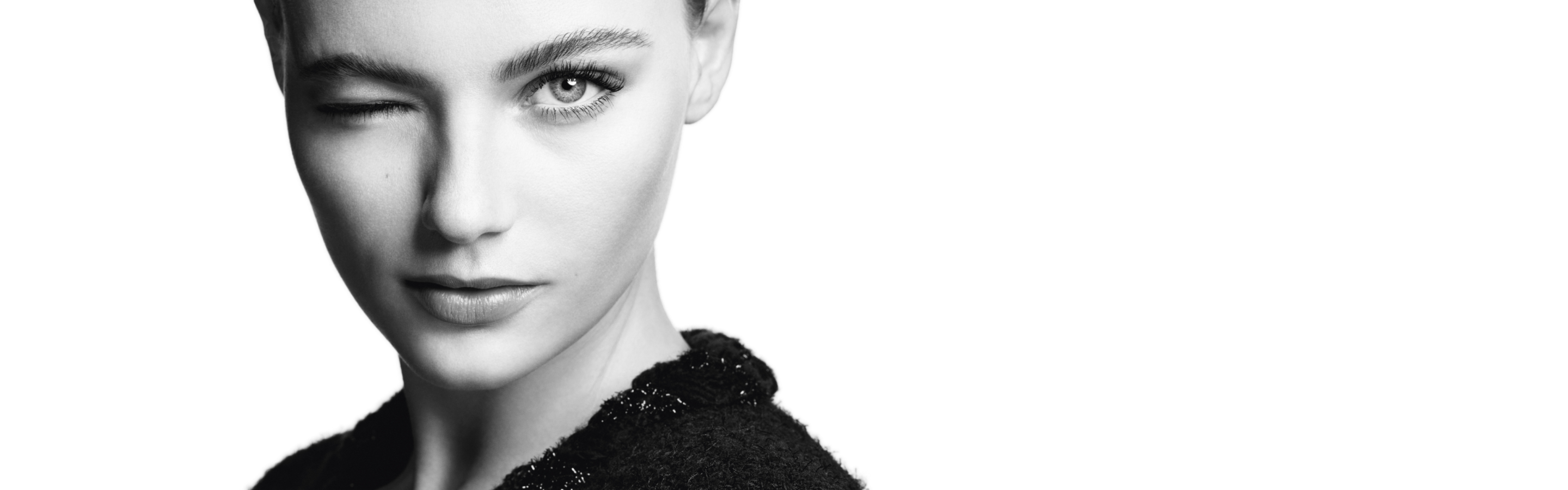 샤넬 뷰티 2022 홀리데이 컬렉션으로 루즈 알뤼르 샤넬 립스틱 연말 메이크업 7