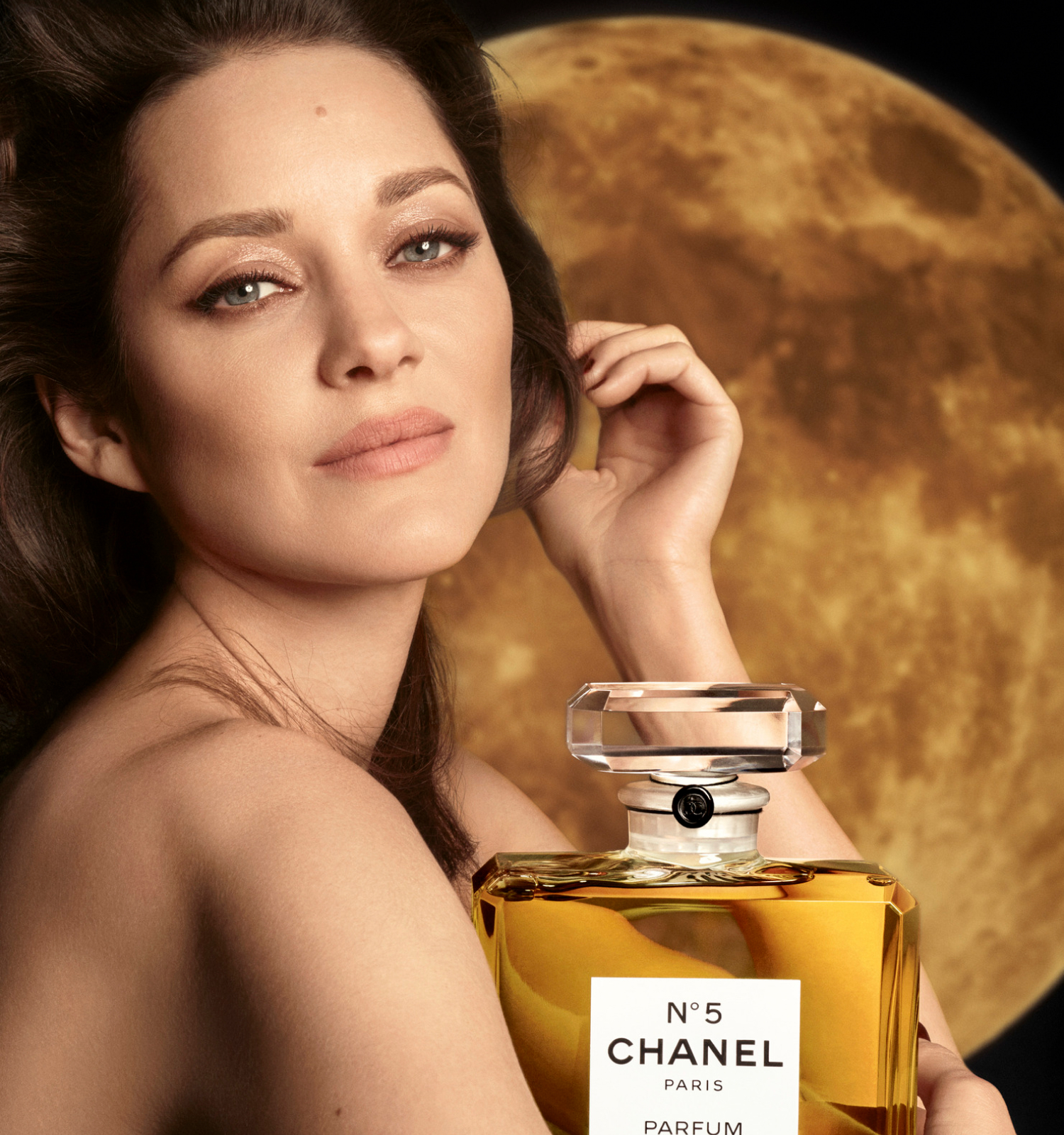Amante Perforazione Gara Coco Chanel No 5 Schizzo Leggere Intellettuale