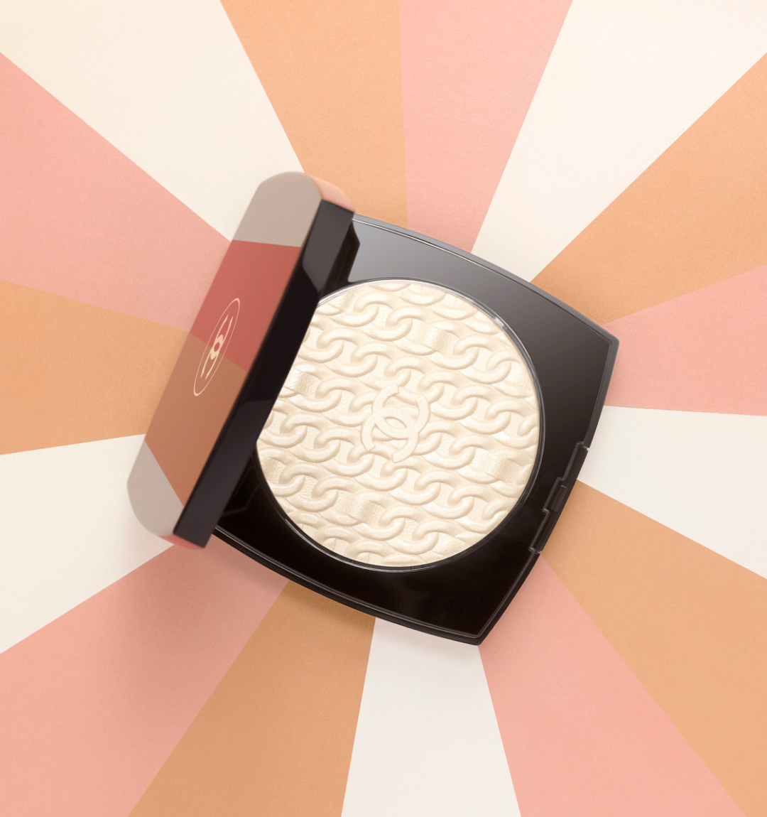 LES SYMBOLES DE CHANEL LA CHAÎNE Oversize illuminating powder Pearly white  | CHANEL