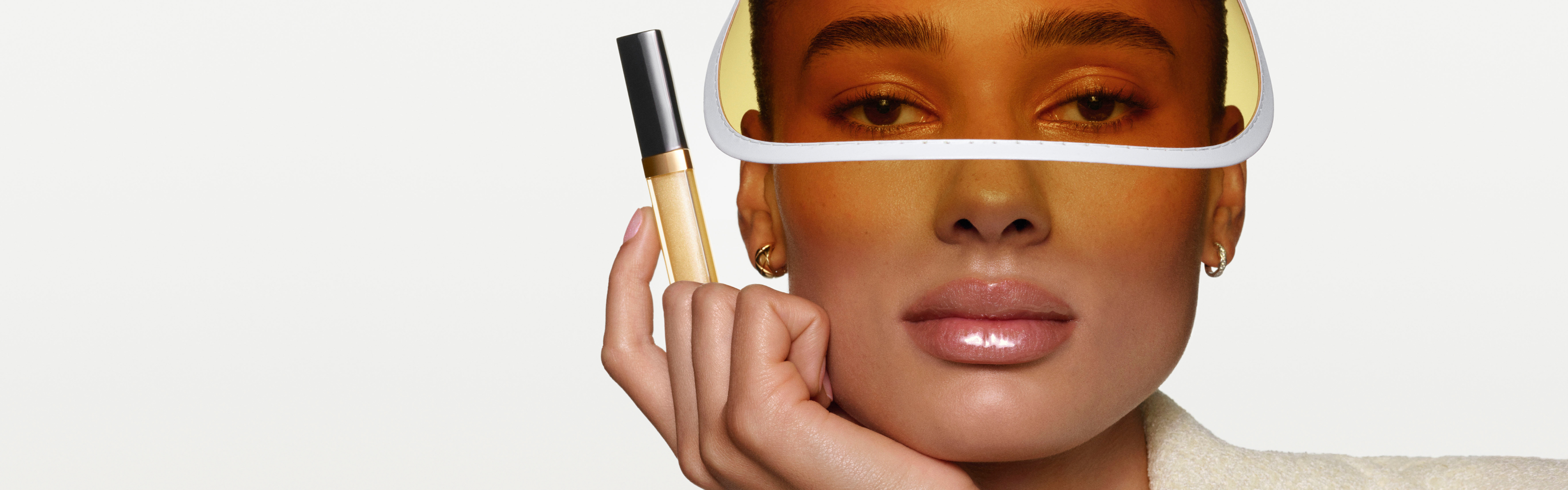 Maquiagem: base, blush, iluminador, batom | CHANEL | CHANEL