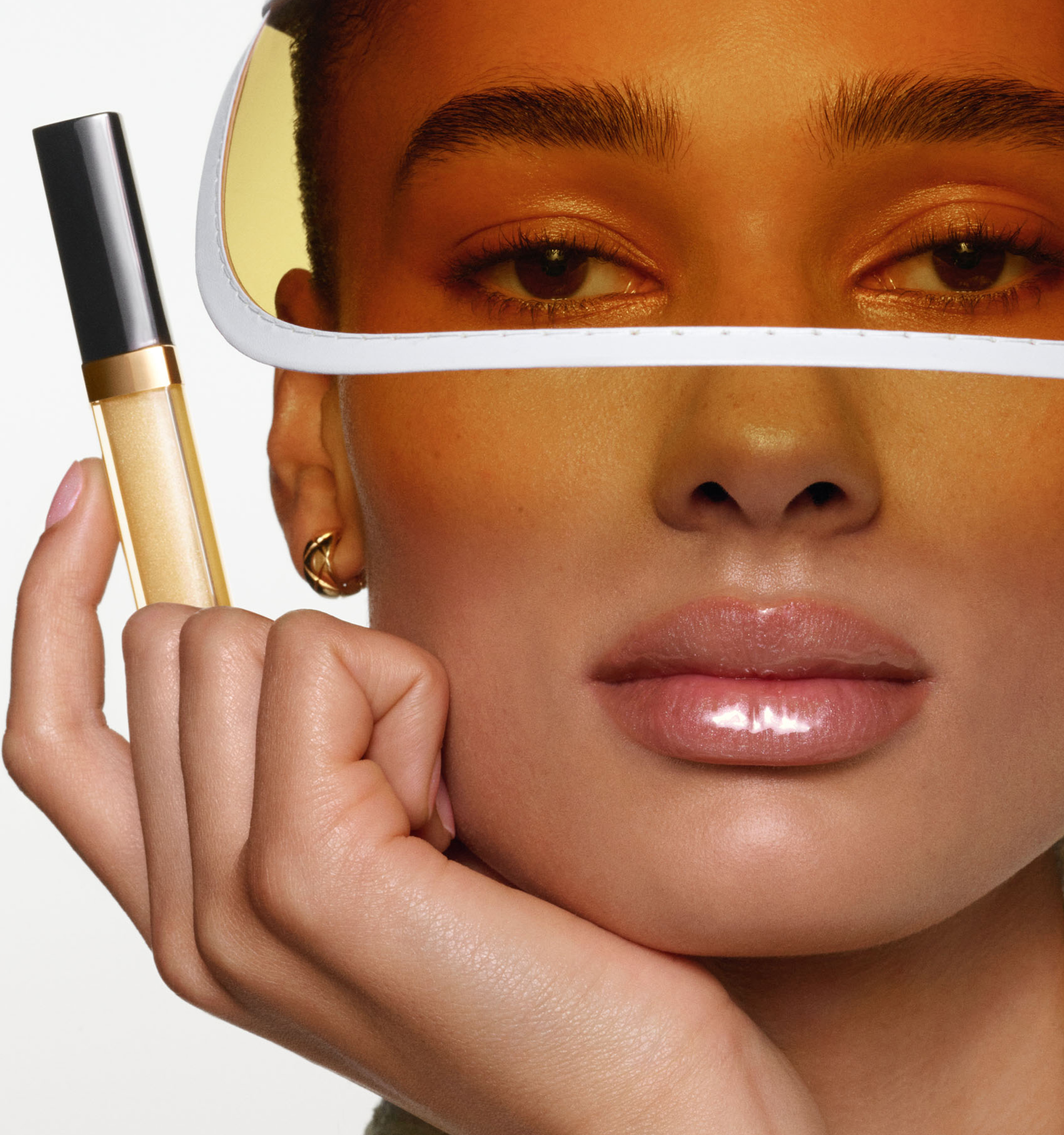 Maquiagem: base, blush, iluminador, batom | CHANEL | CHANEL